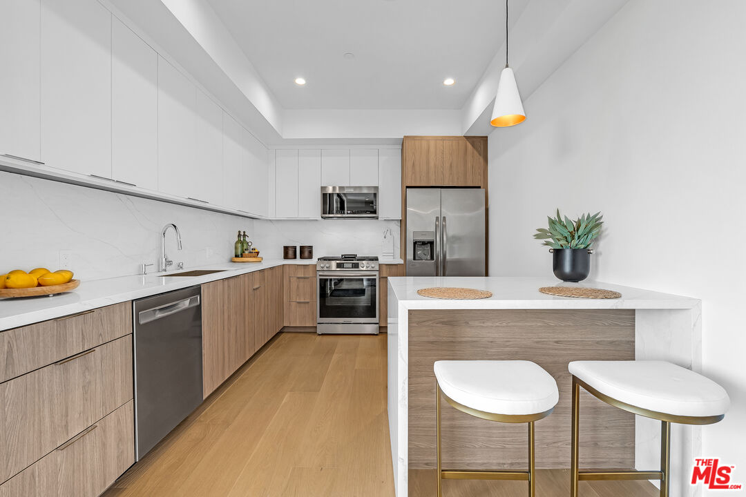 1257 N Detroit St Unit: 401