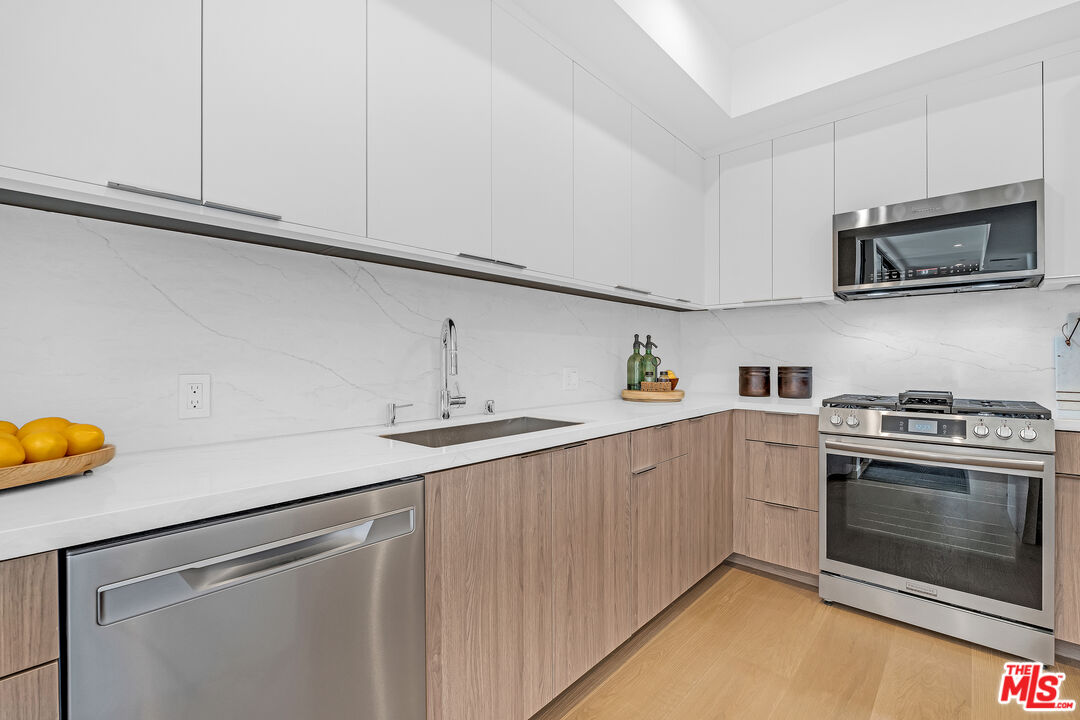 1257 N Detroit St Unit: 401