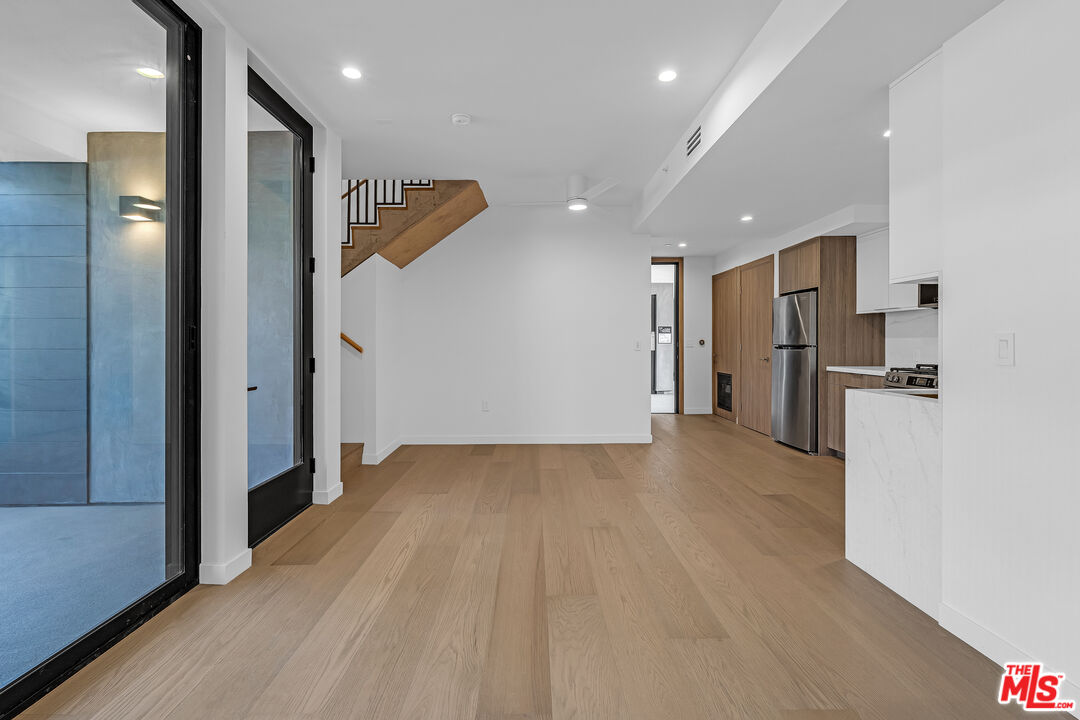 1257 N Detroit St Unit: 102
