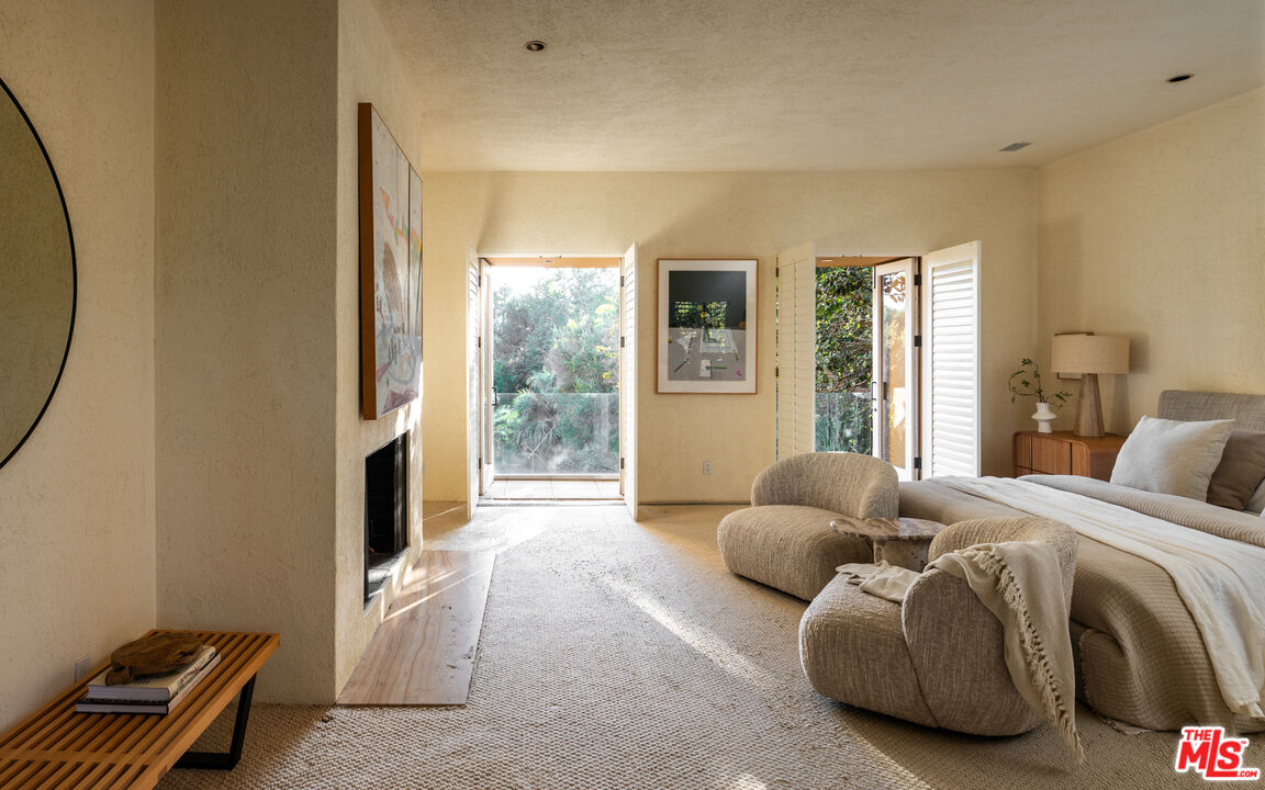 223 N Carmelina Ave