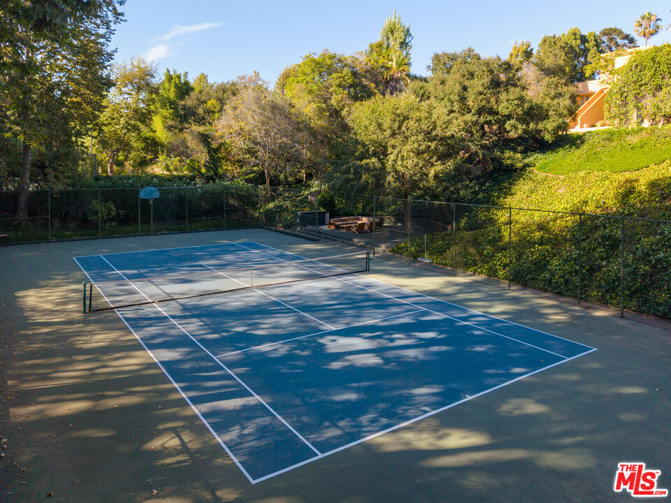 223 N Carmelina Ave