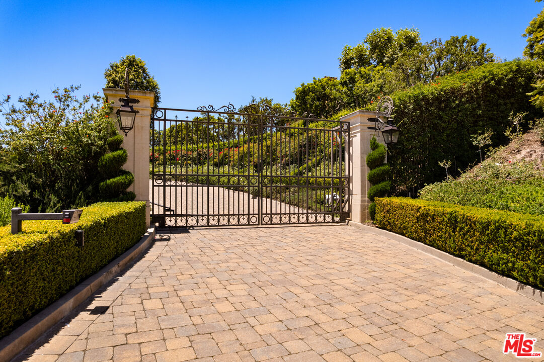 10 Beverly Ridge Ter