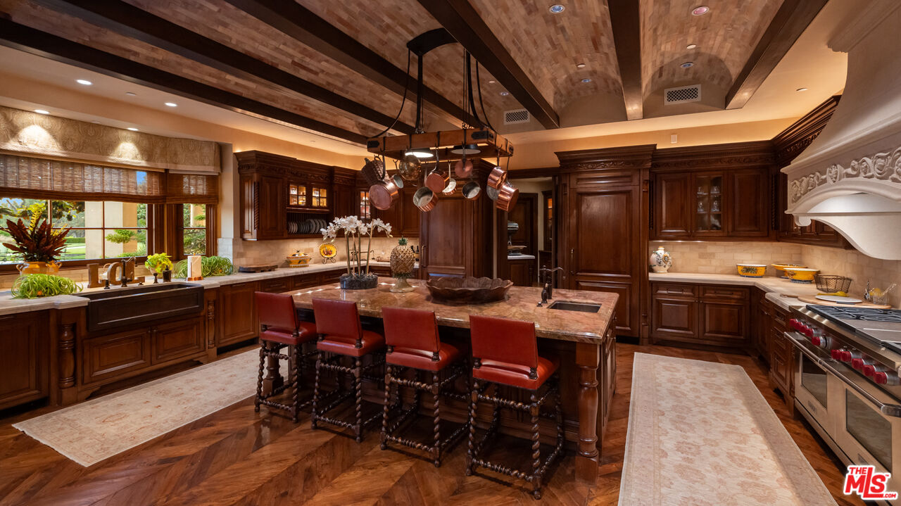 10 Beverly Ridge Ter