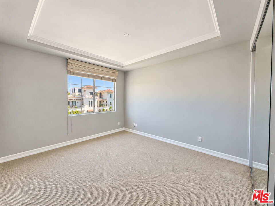 128 N Swall Dr Unit: PH7