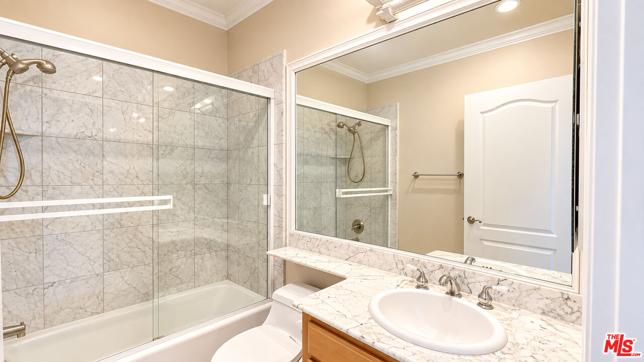 128 N Swall Dr Unit: PH7