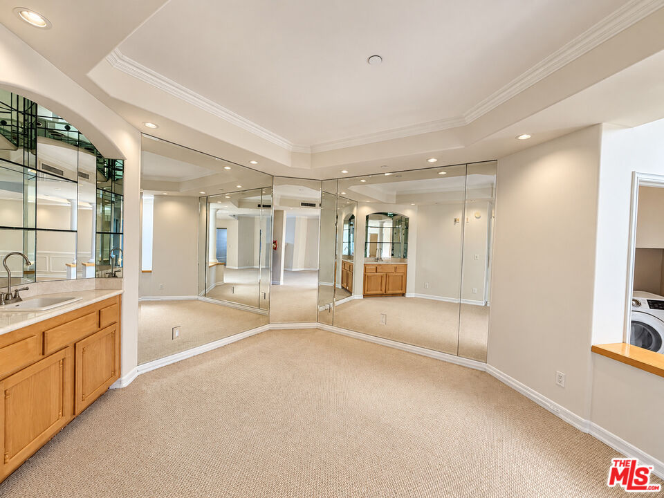 128 N Swall Dr Unit: PH7