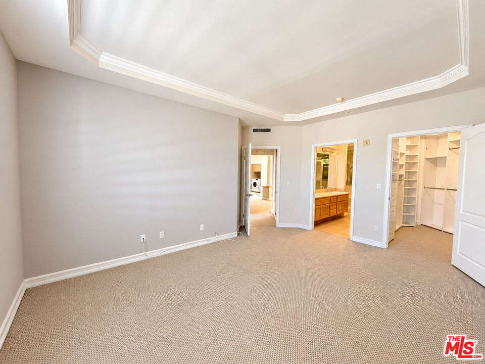 128 N Swall Dr Unit: PH7