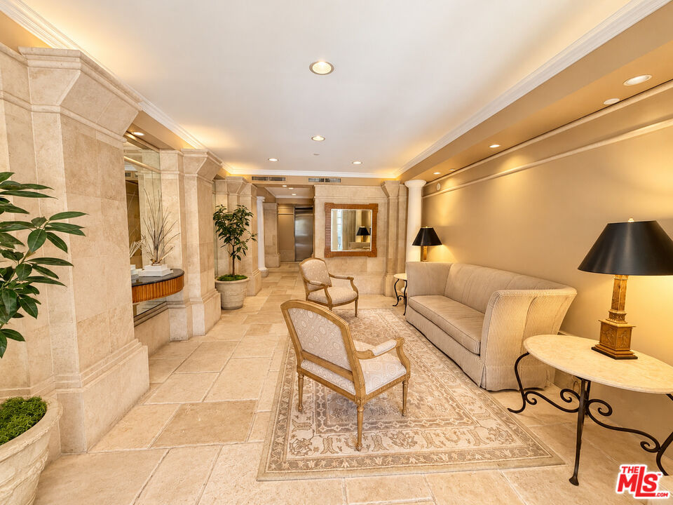 128 N Swall Dr Unit: PH7
