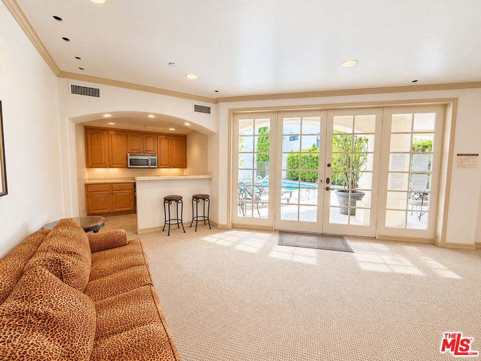 128 N Swall Dr Unit: PH7