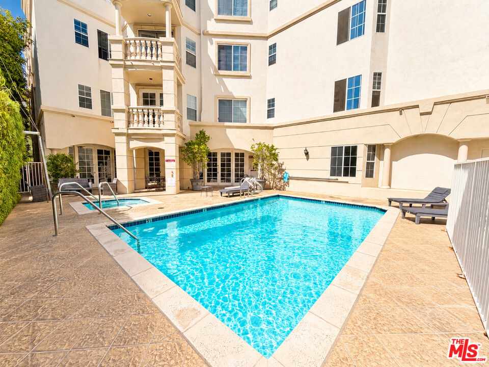 128 N Swall Dr Unit: PH7
