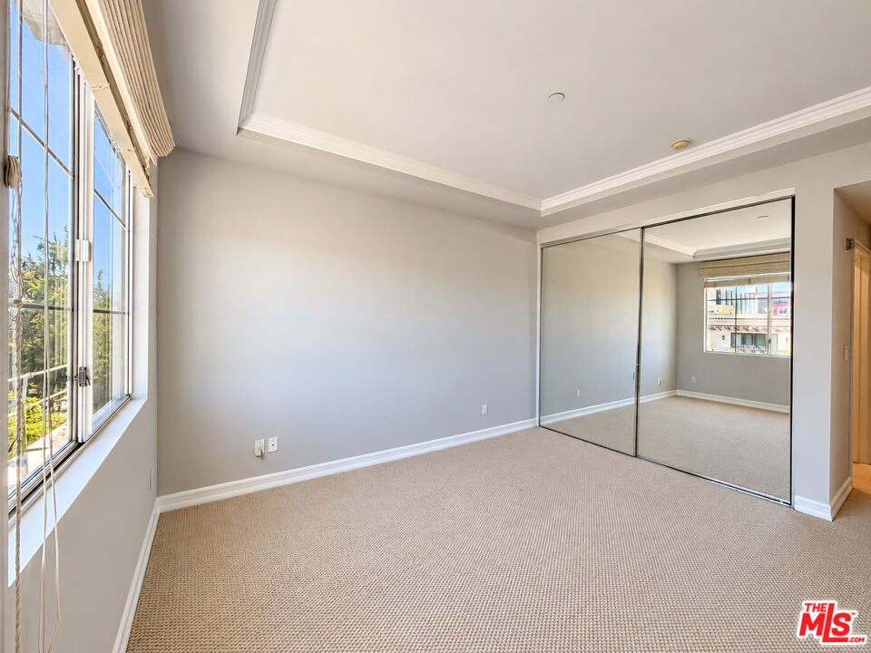 128 N Swall Dr Unit: PH7