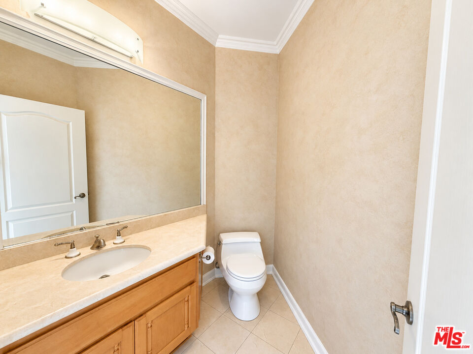 128 N Swall Dr Unit: PH7