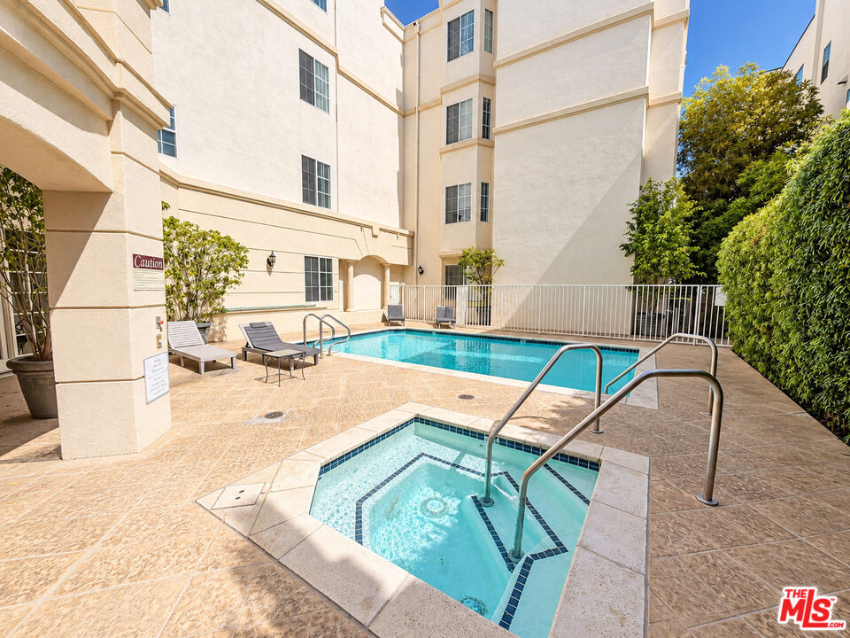 128 N Swall Dr Unit: PH7