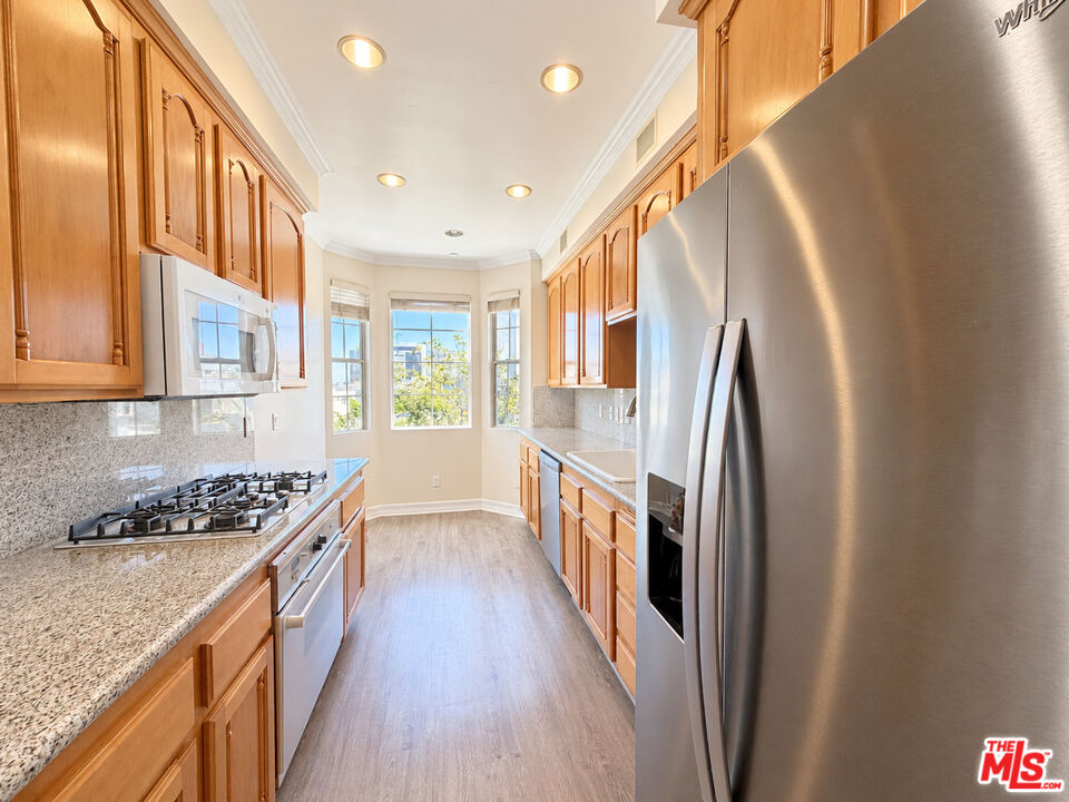 128 N Swall Dr Unit: PH7