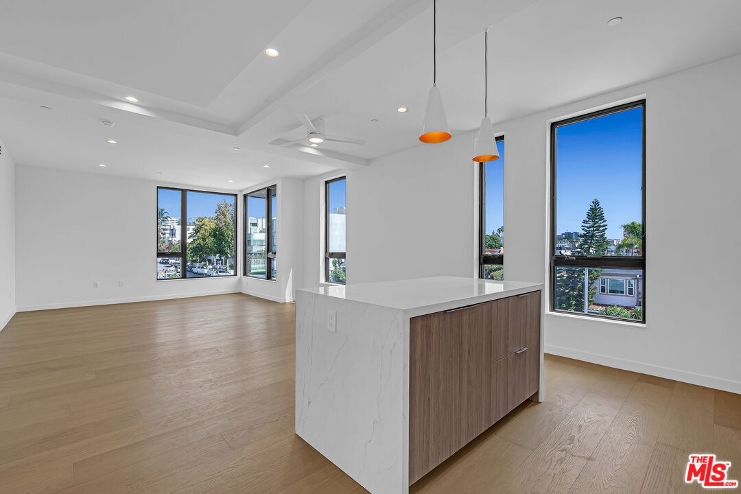 1257 N Detroit St Unit: 301