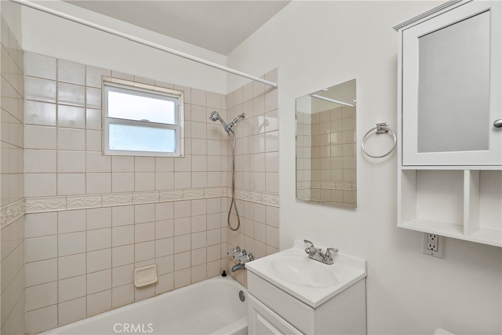 2013 W Hereford Drive