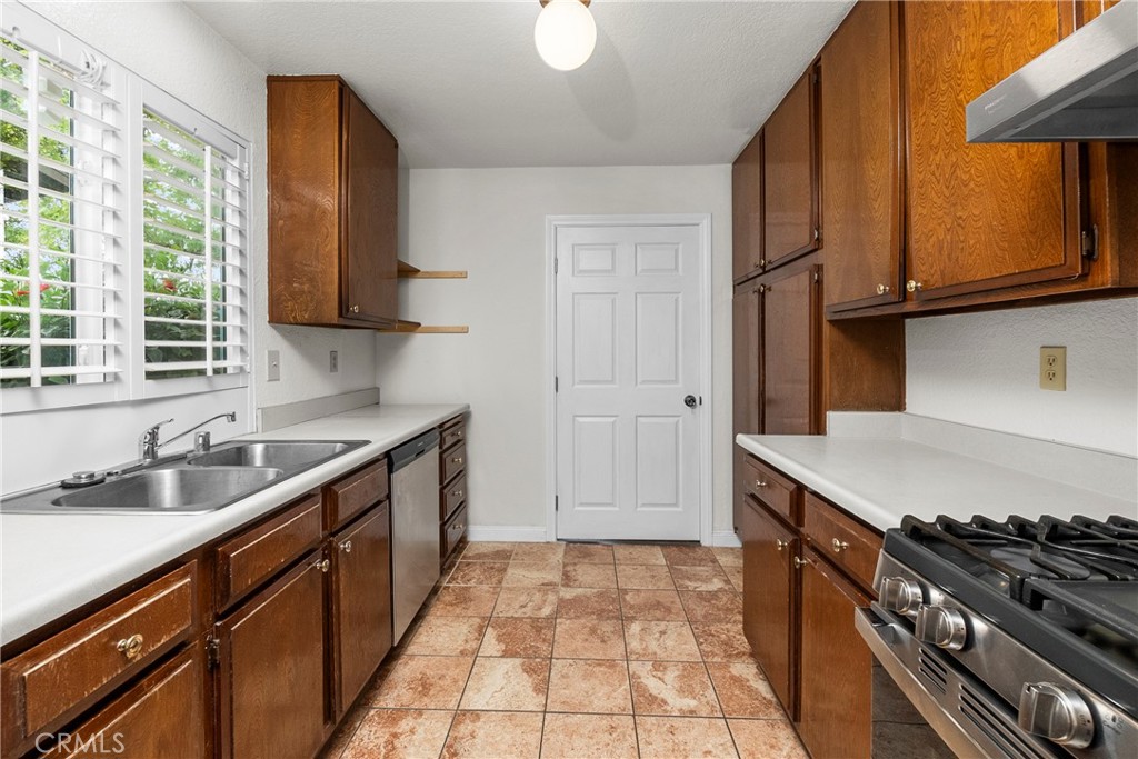 2727 Calle Colima