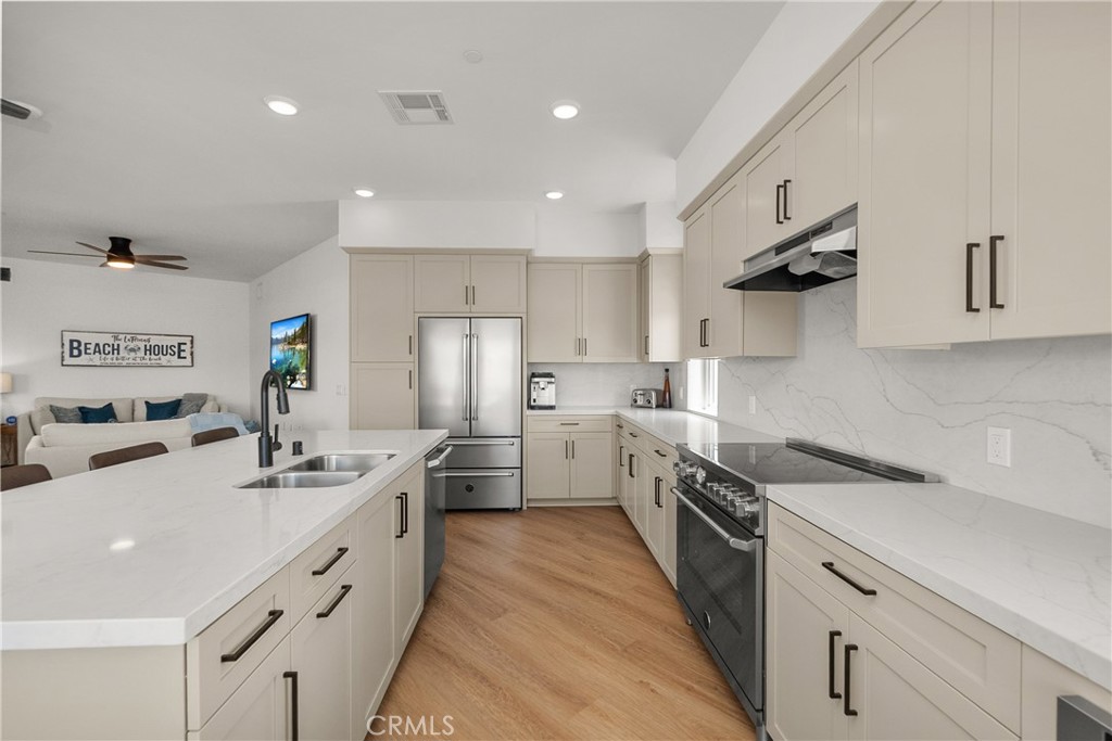 414 Main Street 200