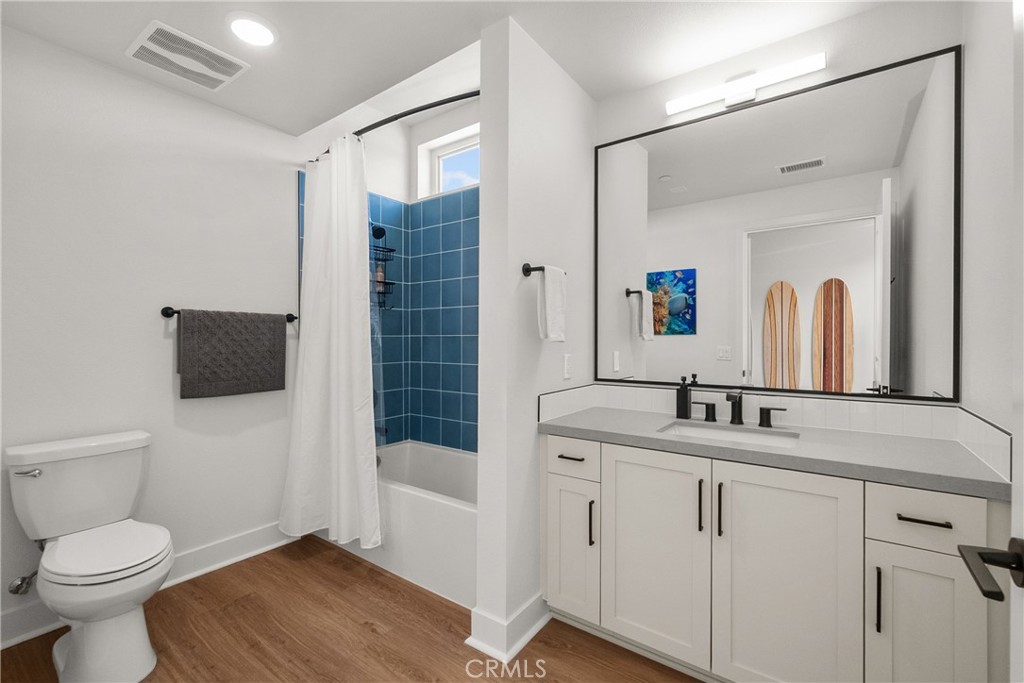 414 Main Street 200