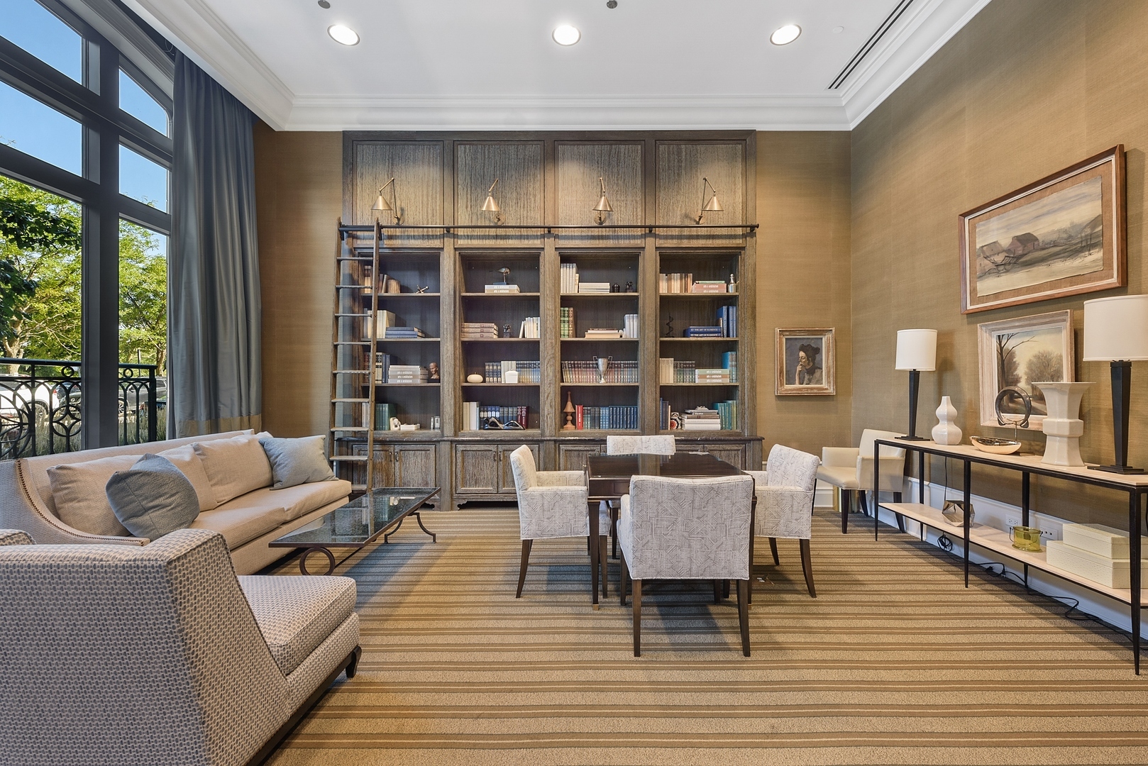2550 N Lakeview Avenue Unit: N203