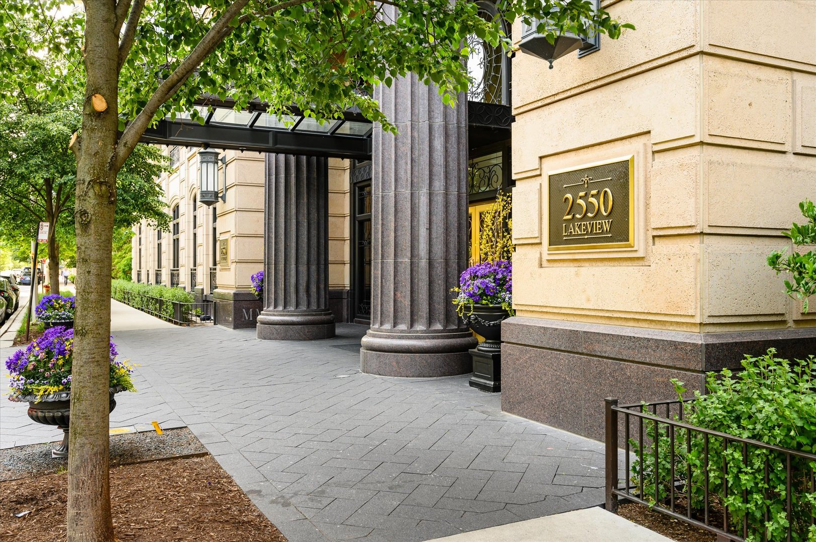 2550 N Lakeview Avenue Unit: N203