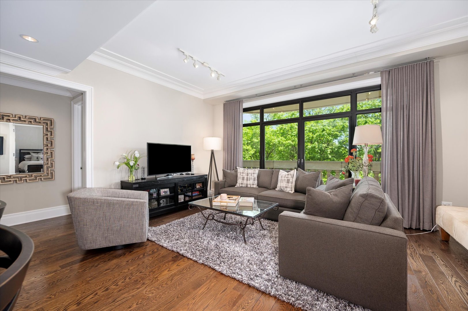 2550 N Lakeview Avenue Unit: N203