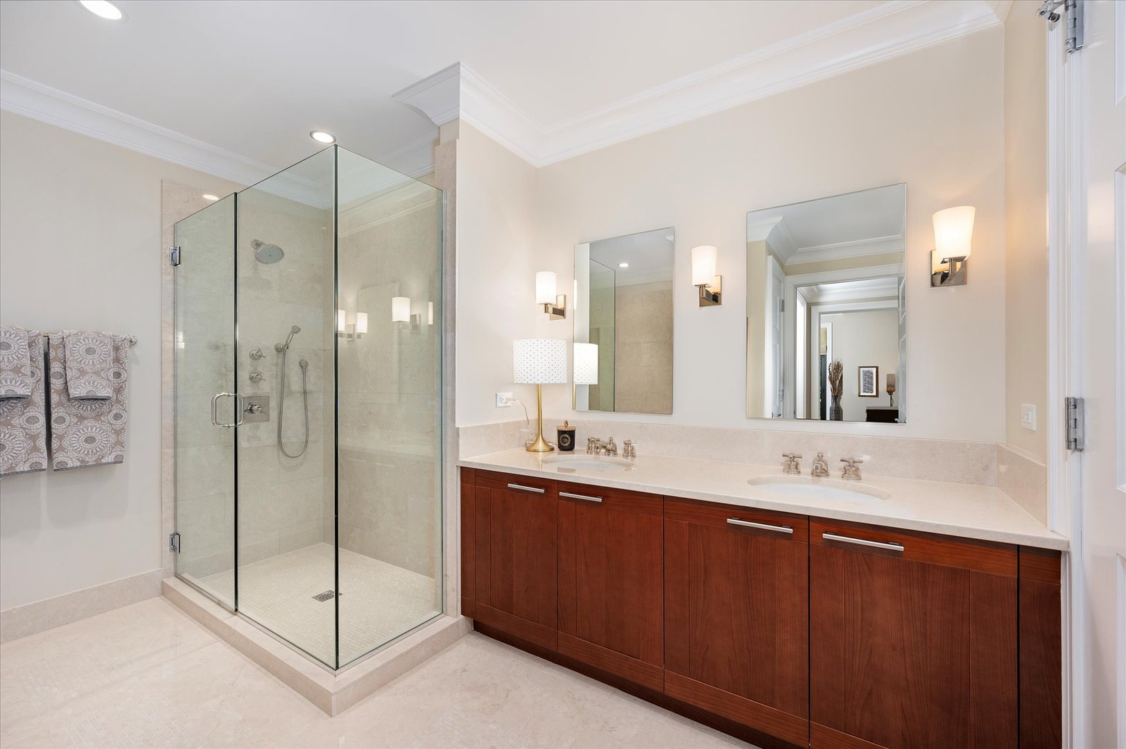 2550 N Lakeview Avenue Unit: N203
