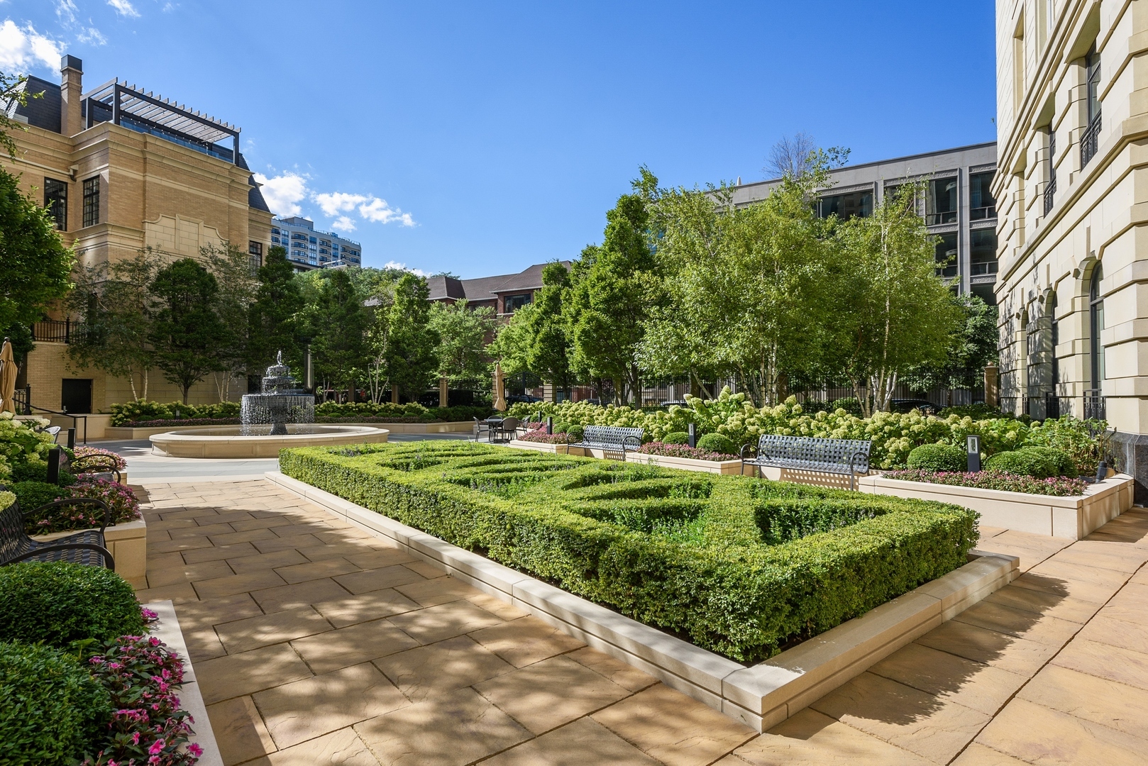 2550 N Lakeview Avenue Unit: N203