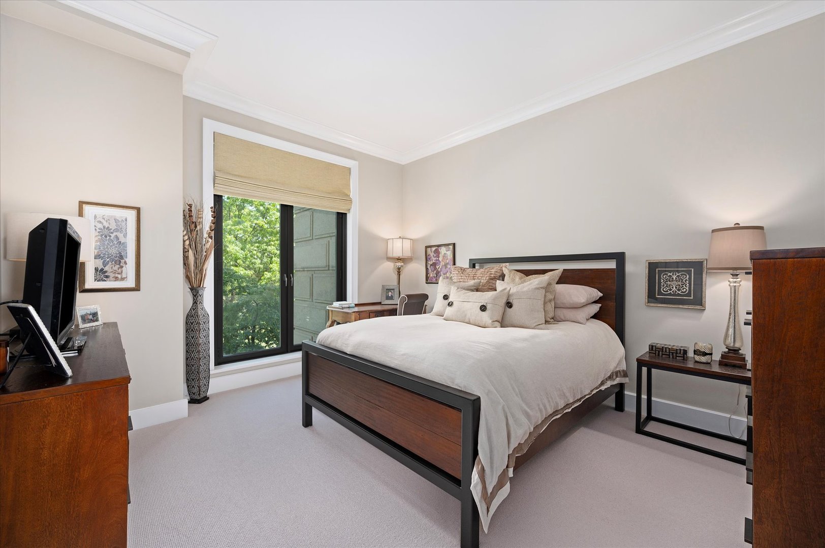 2550 N Lakeview Avenue Unit: N203