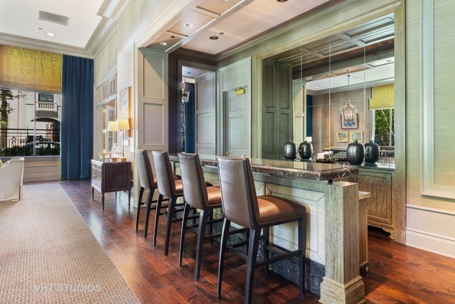 2550 N Lakeview Avenue Unit: N203