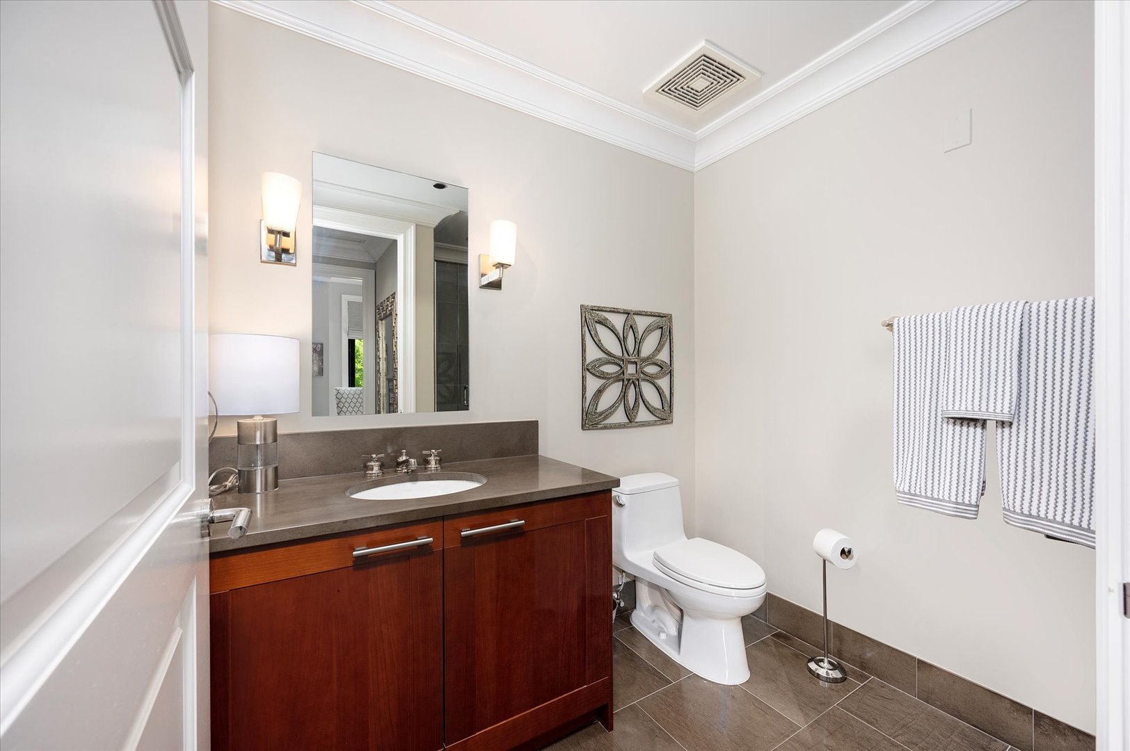 2550 N Lakeview Avenue Unit: N203
