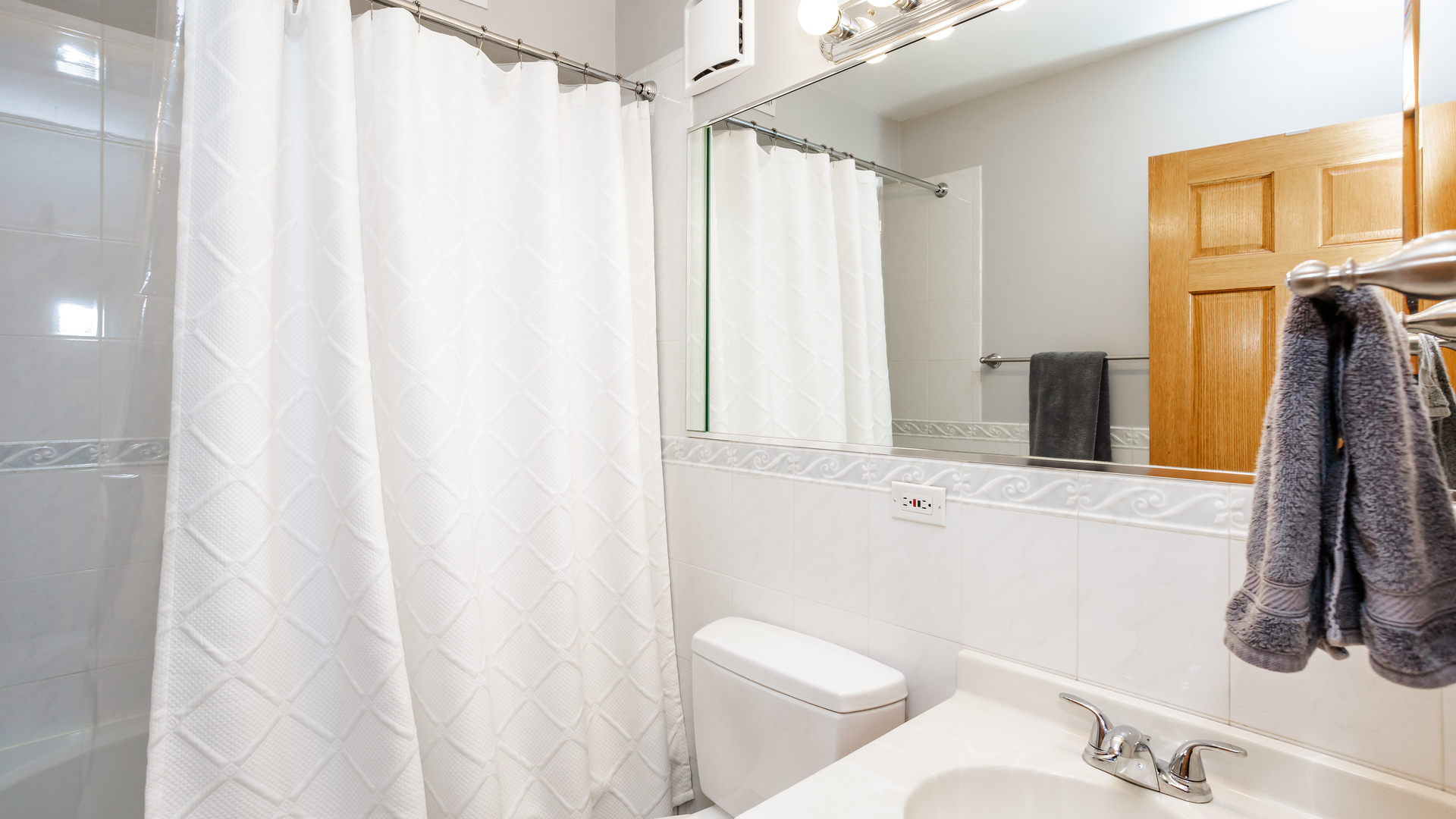 245 S Oak Park Avenue Unit: D