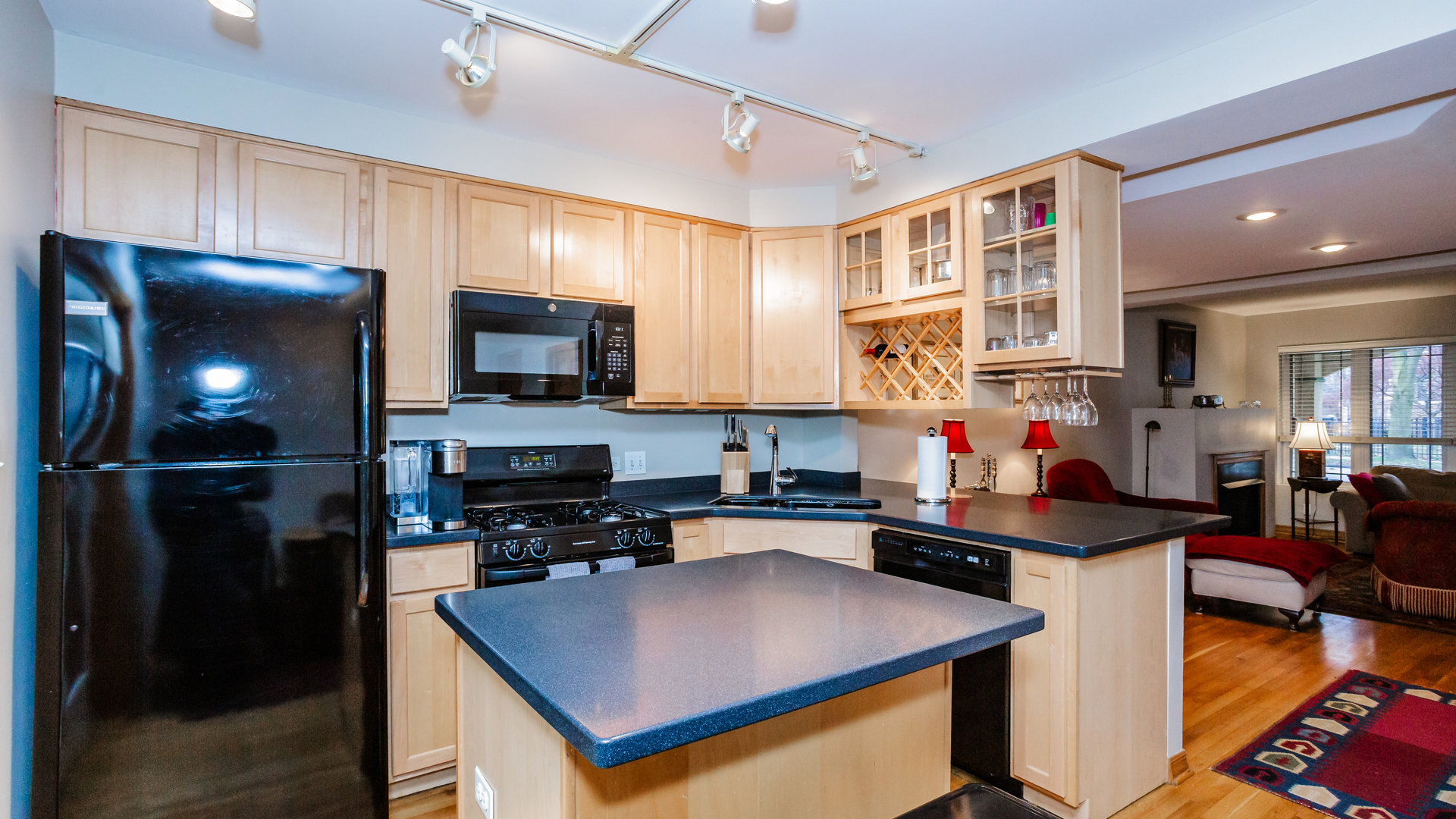 245 S Oak Park Avenue Unit: D