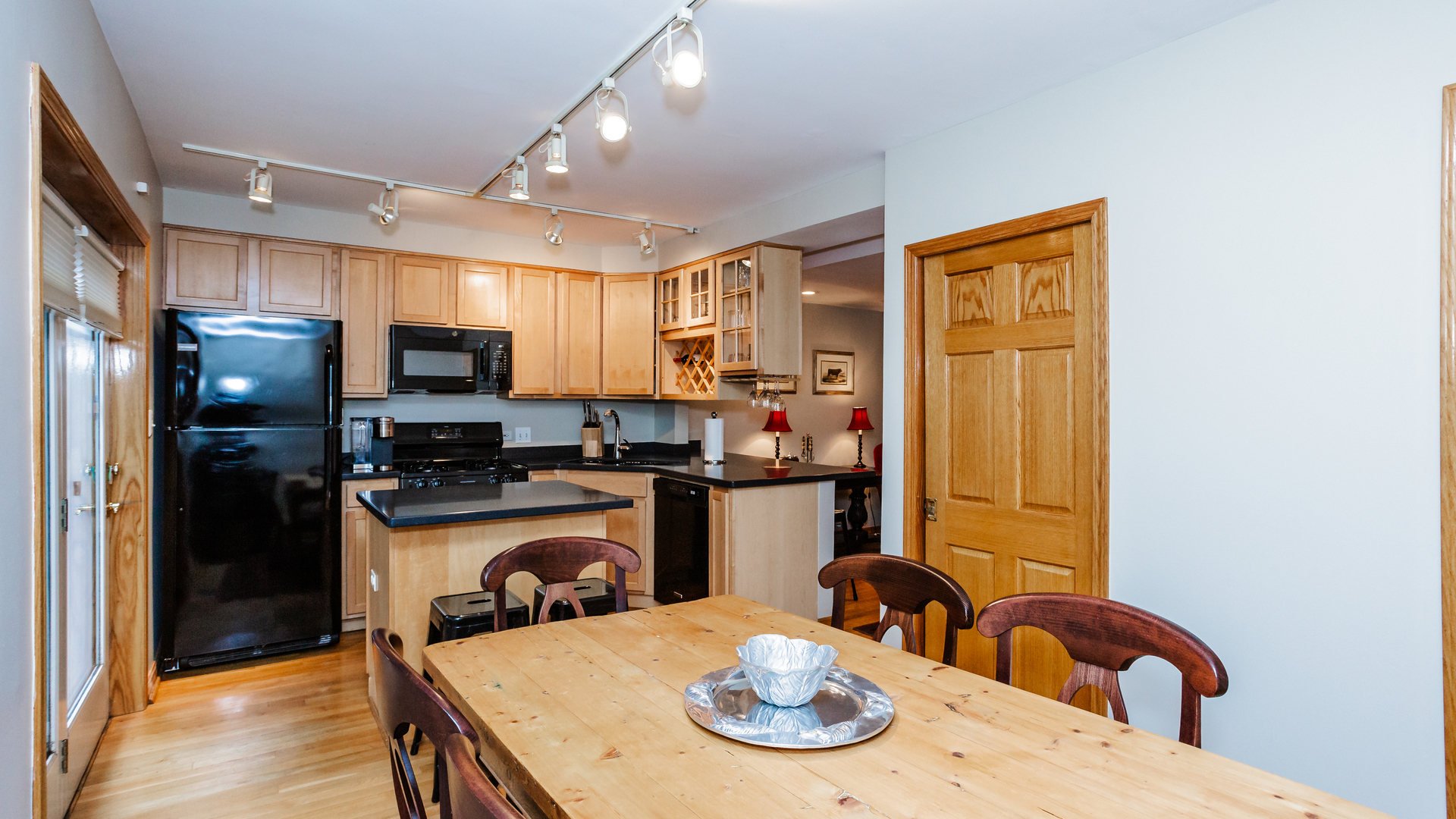 245 S Oak Park Avenue Unit: D