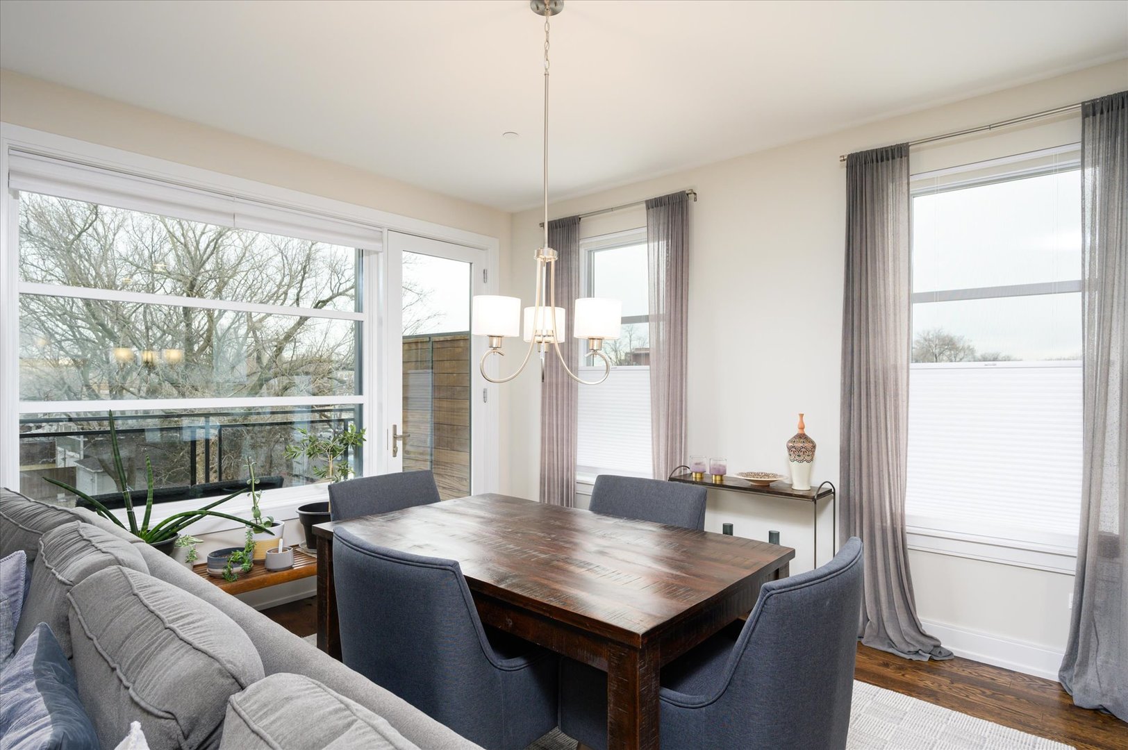 1133 Chicago Avenue Unit: 3W