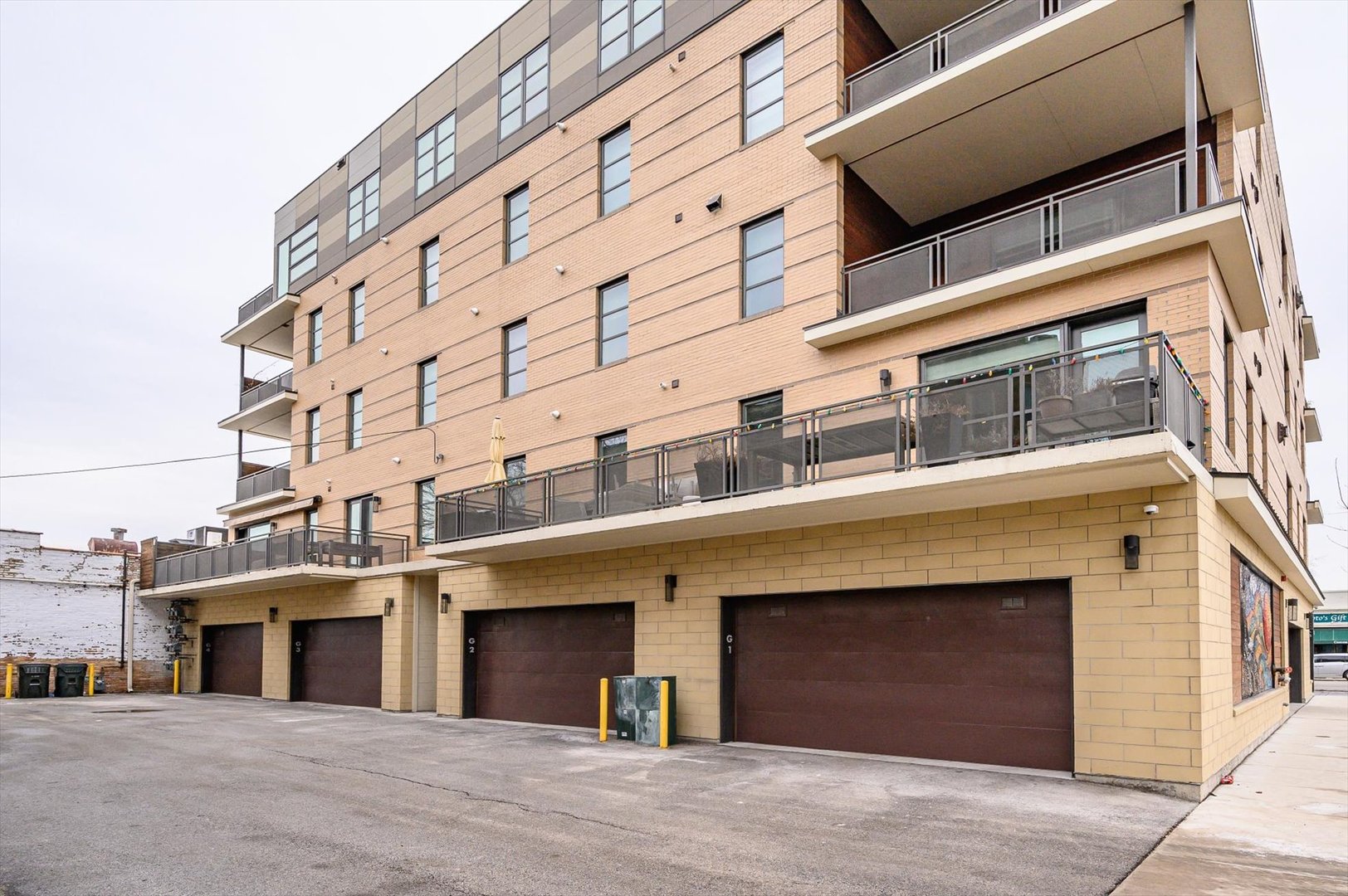 1133 Chicago Avenue Unit: 3W