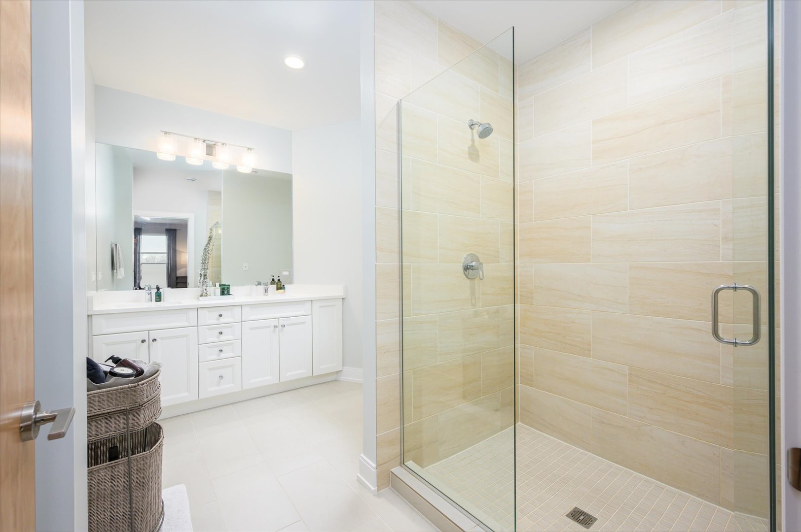 1133 Chicago Avenue Unit: 3W