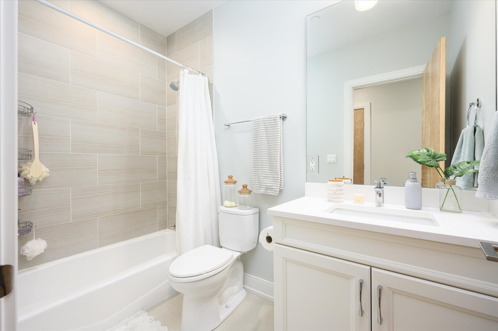 1133 Chicago Avenue Unit: 3W