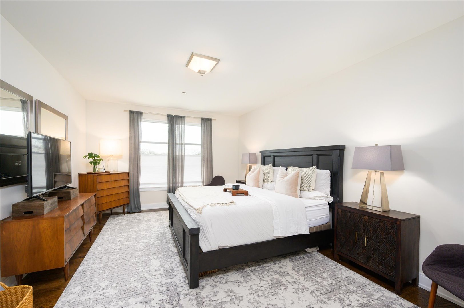 1133 Chicago Avenue Unit: 3W