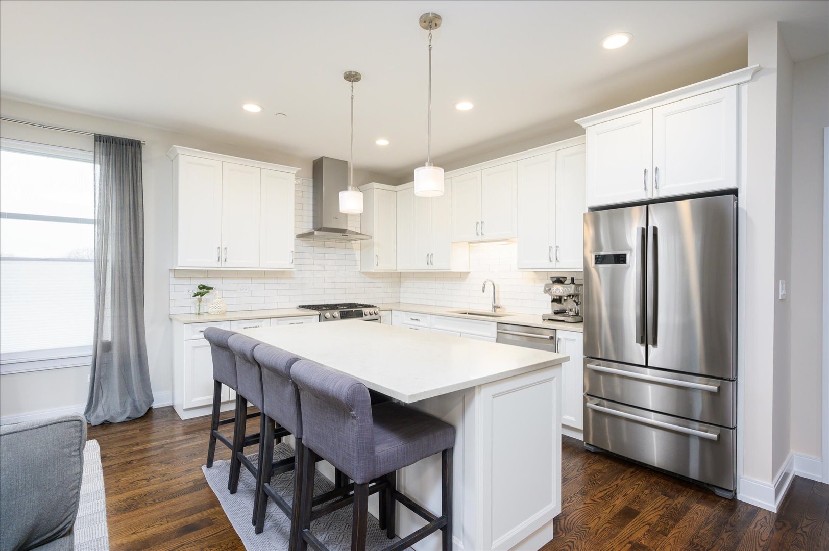 1133 Chicago Avenue Unit: 3W