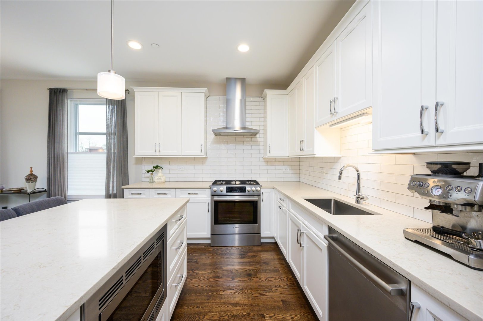 1133 Chicago Avenue Unit: 3W