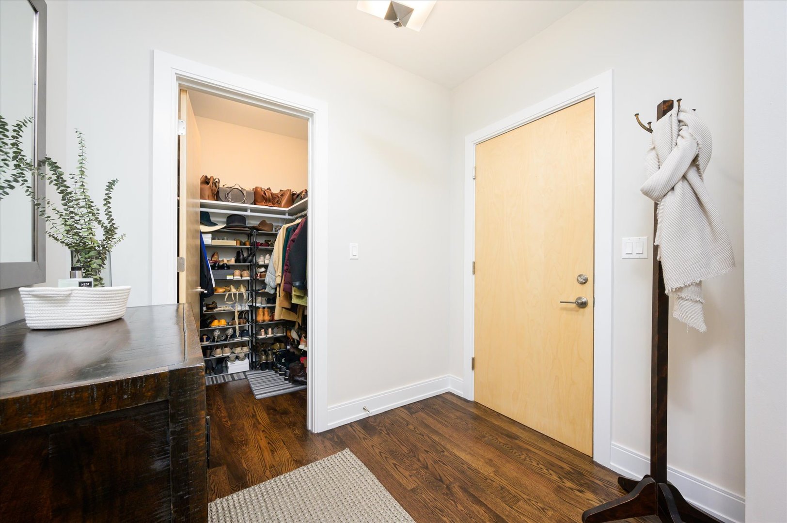 1133 Chicago Avenue Unit: 3W