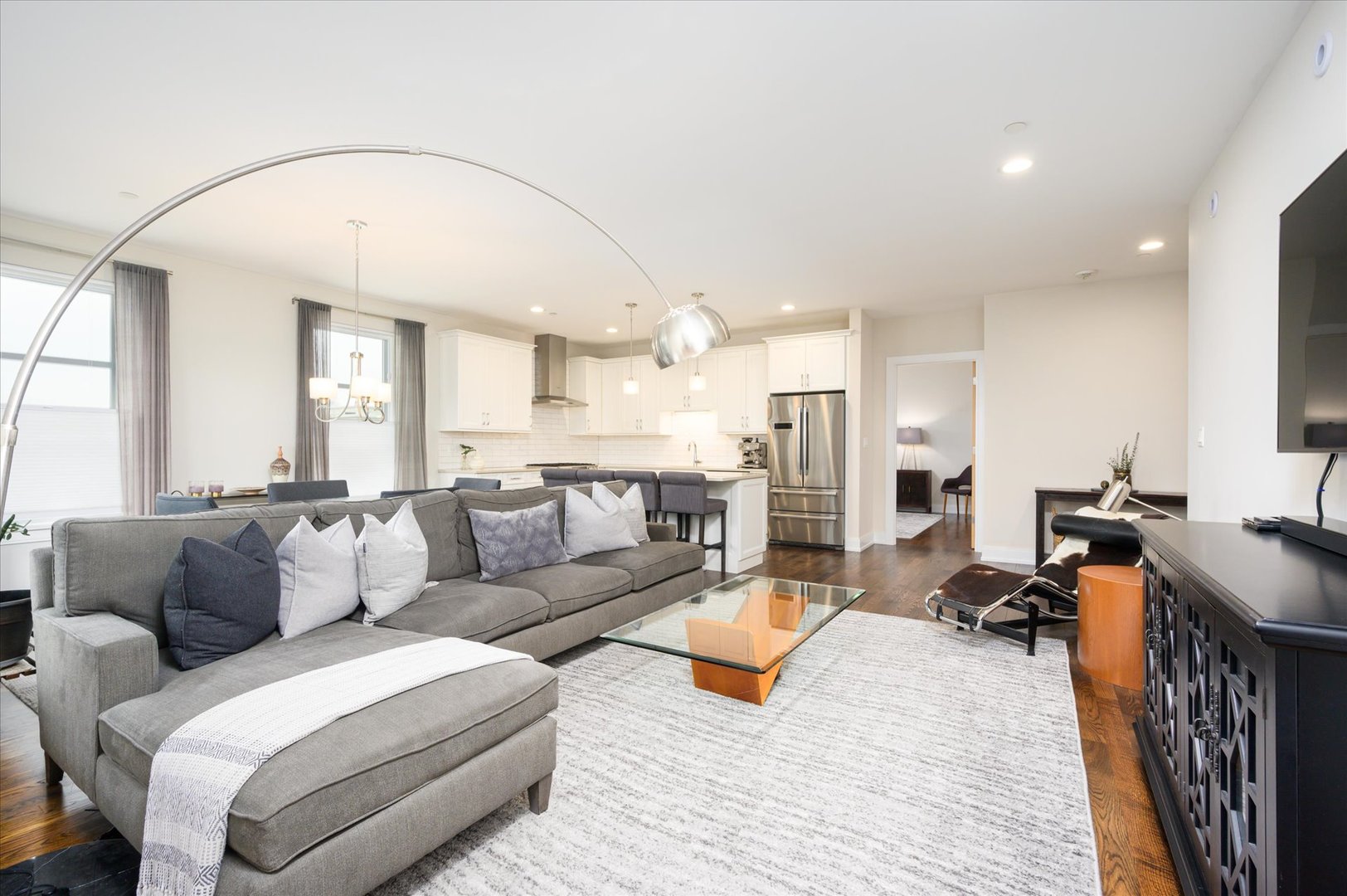 1133 Chicago Avenue Unit: 3W