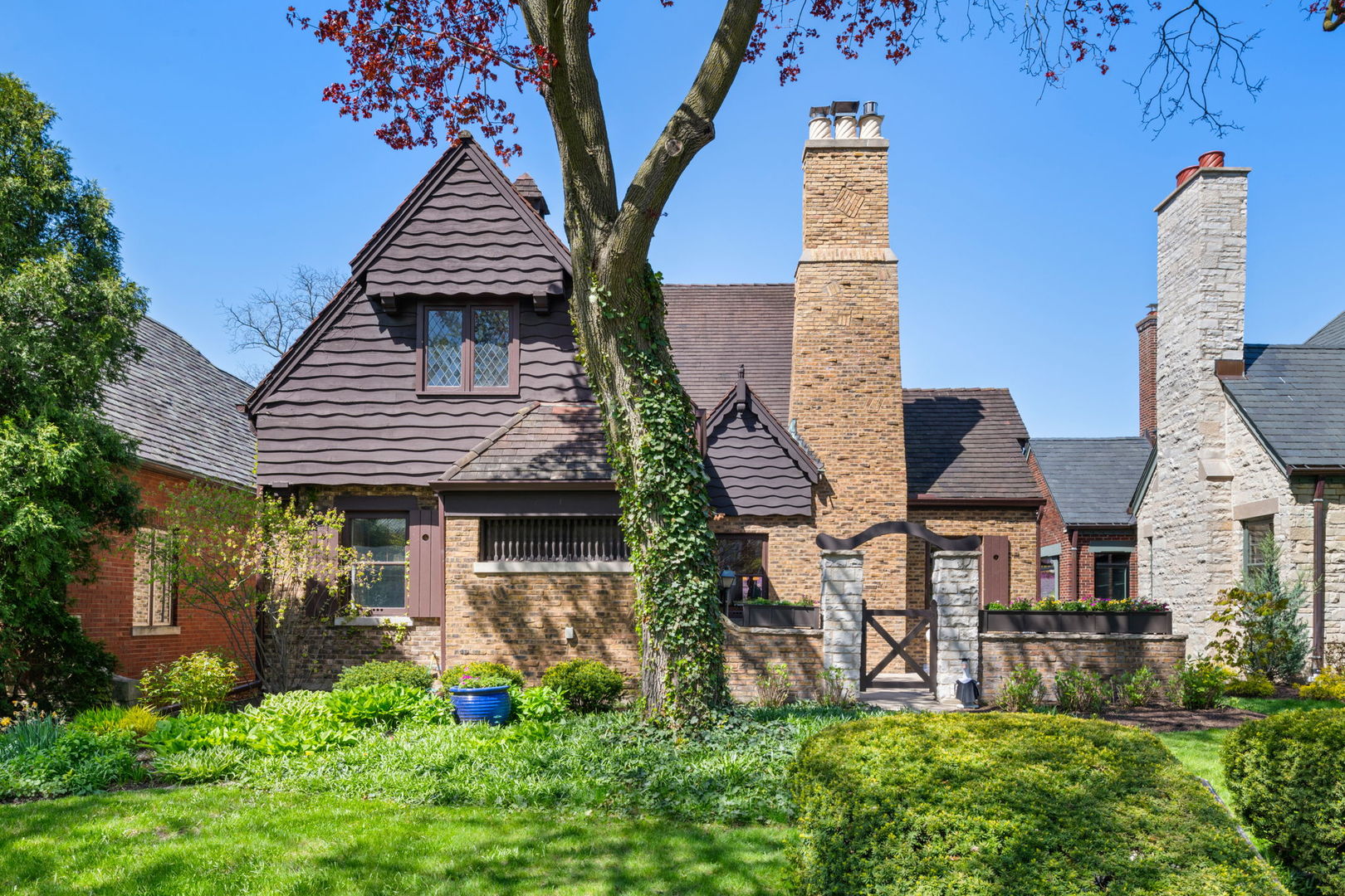 1113 N ELMWOOD Avenue