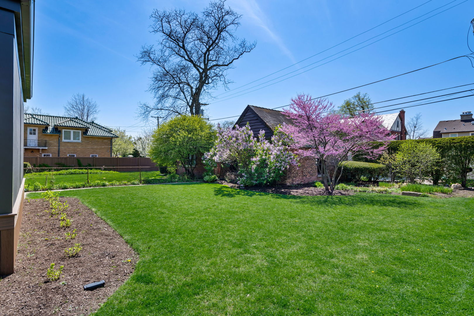 1113 N ELMWOOD Avenue