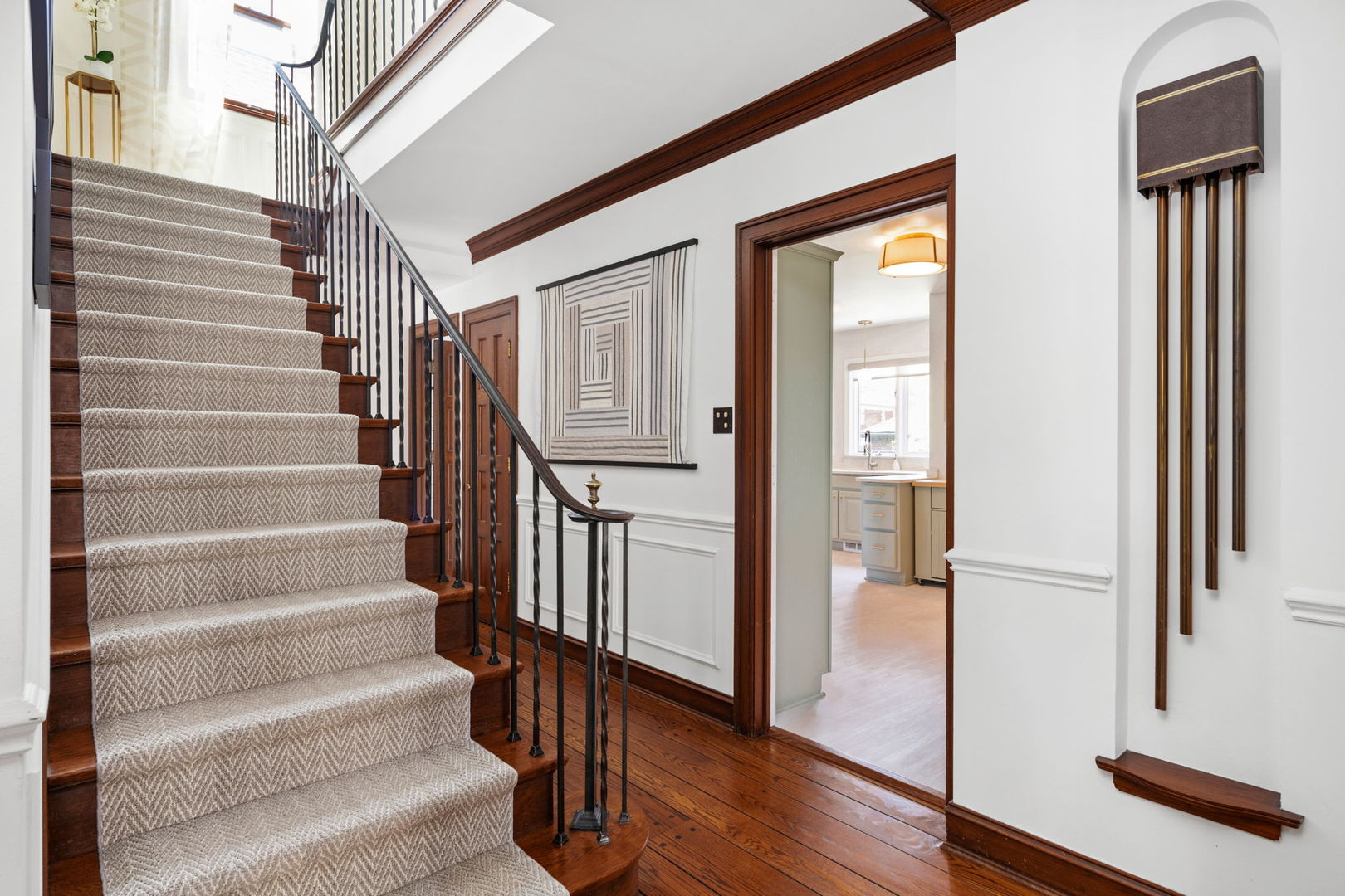 1113 N ELMWOOD Avenue
