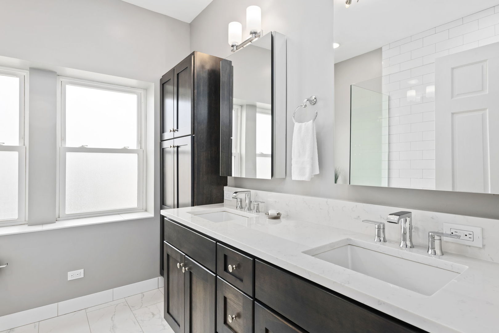 1435 N Rockwell Street Unit: 3