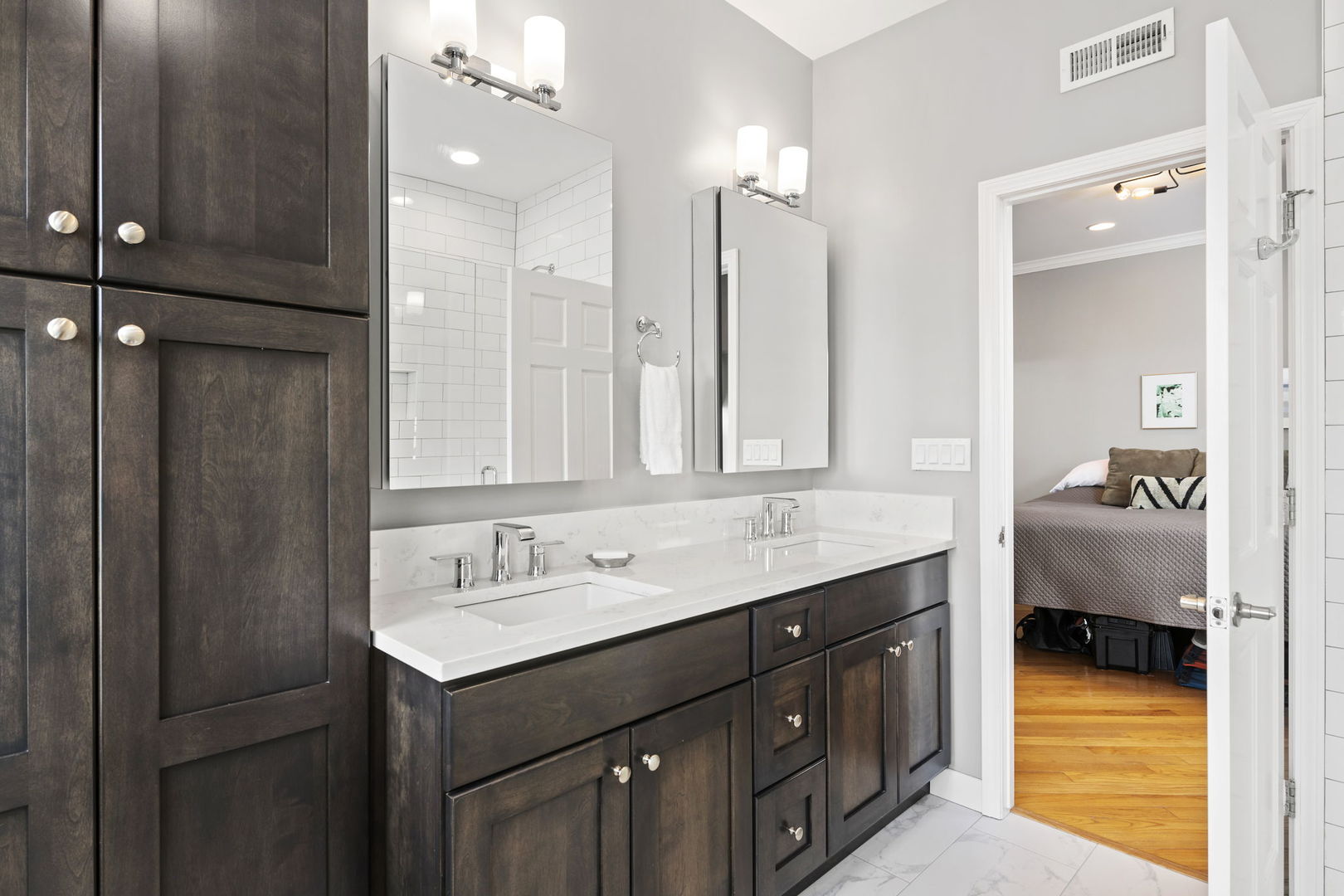 1435 N Rockwell Street Unit: 3