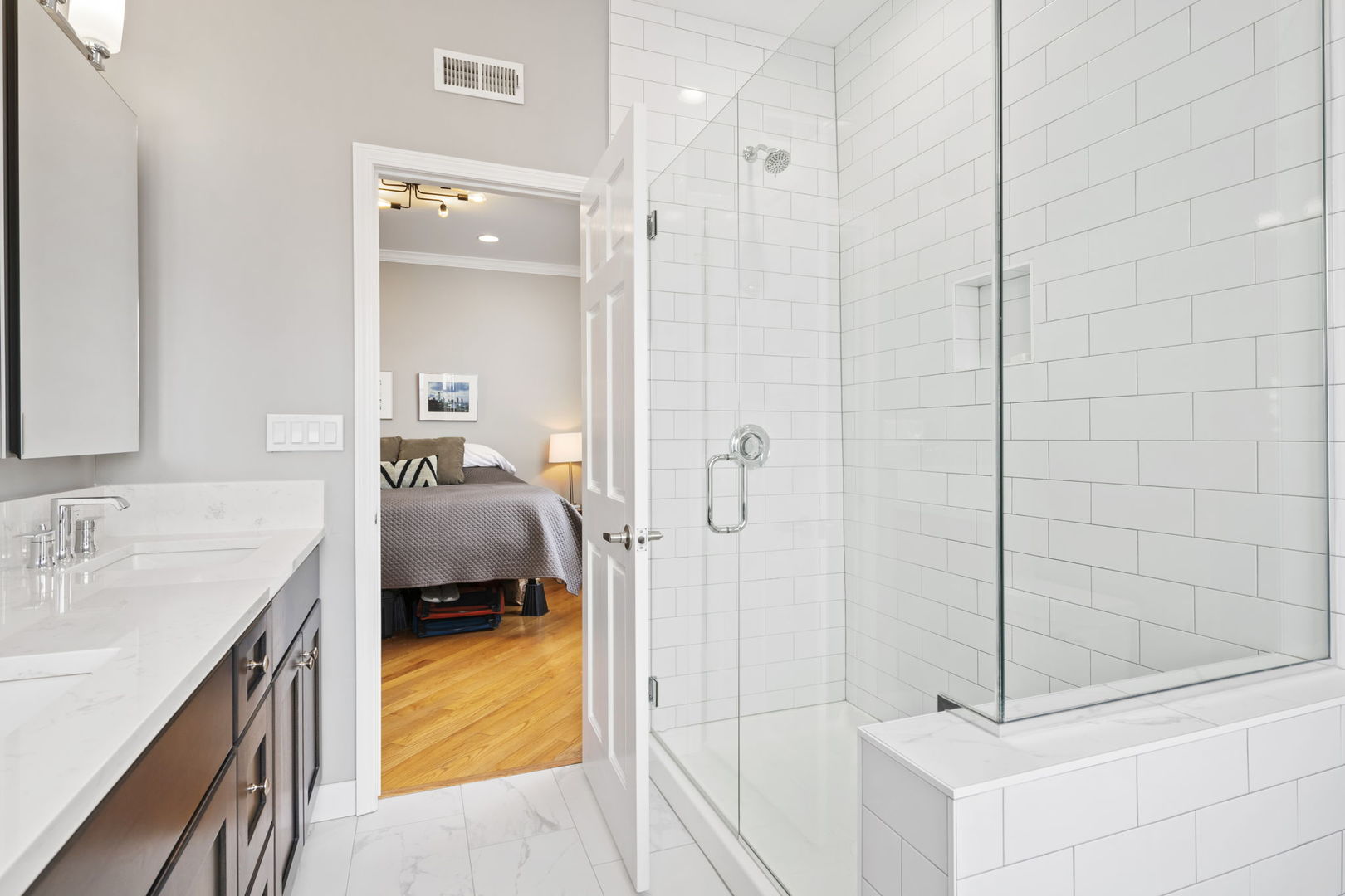 1435 N Rockwell Street Unit: 3