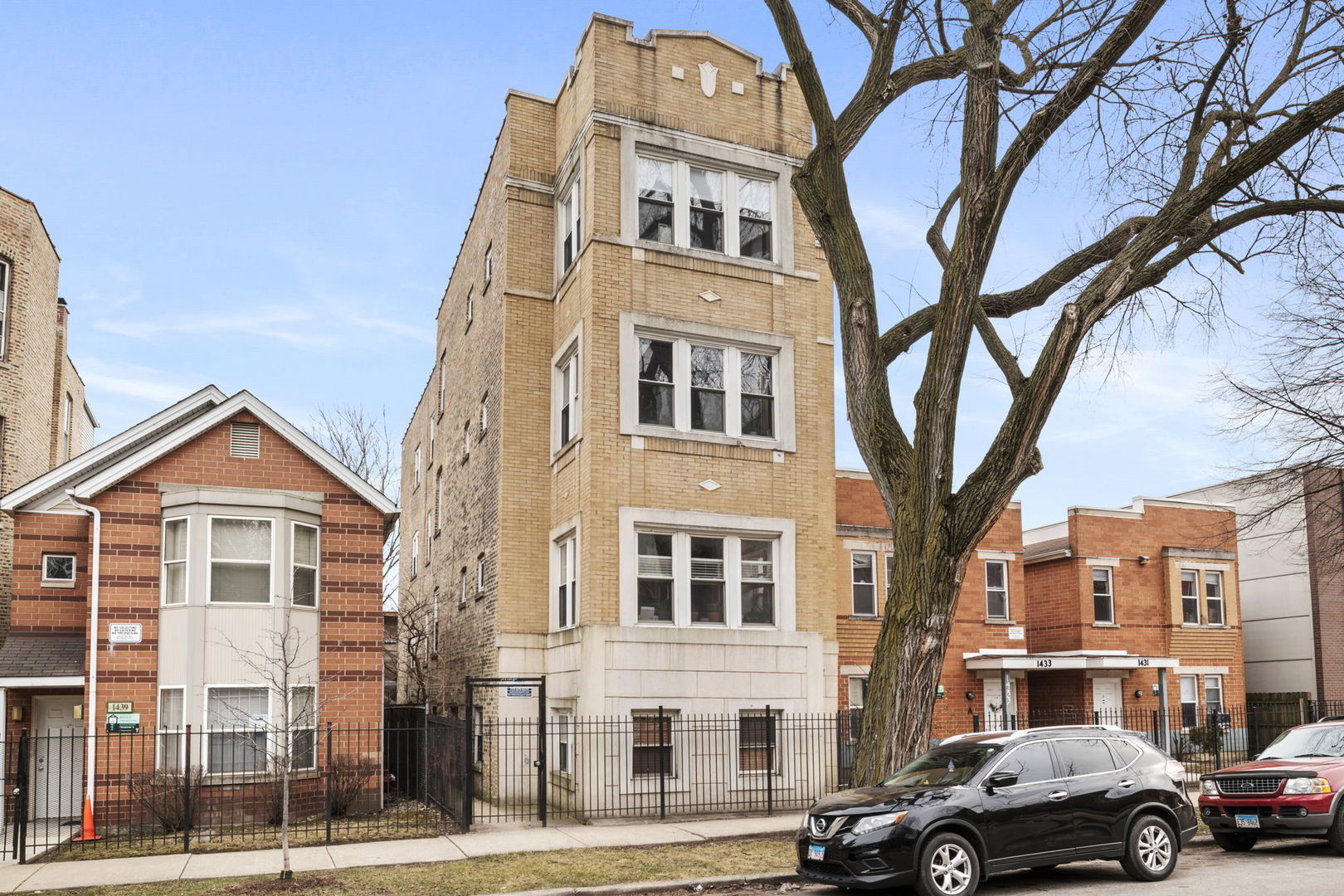 1435 N Rockwell Street Unit: 3